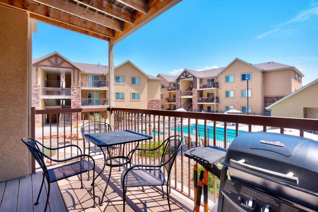 5D New Redcliff Condo, Pool & Hot Tub 摩押 外观 照片